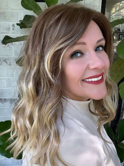 Marcie Mertz @wig.obsessed Wears RACHEL LITE by JON RENAU in S14-26/88RO SUNSHINE | Medium Natural-Ash Blonde & Medium Red-Gold Blonde Blend roots to midlength, Light Natural Gold Blonde Blend midlength to ends