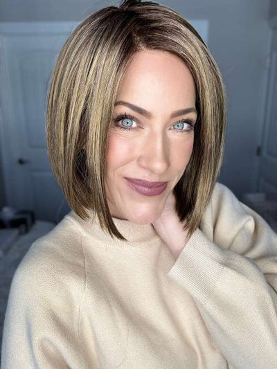 Kristyna Moore @kristynamoore wearing LONDON by ENVY BY ALAN EATON in color  TOASTED SESAME | Medium Brown roots with overall Warm Cinnamon base and Wheat Blonde highlights