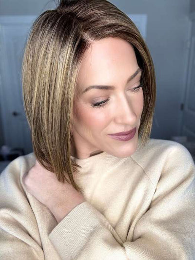 Kristyna Moore @kristynamoore wearing LONDON by ENVY BY ALAN EATON in color  TOASTED SESAME | Medium Brown roots with overall Warm Cinnamon base and Wheat Blonde highlights