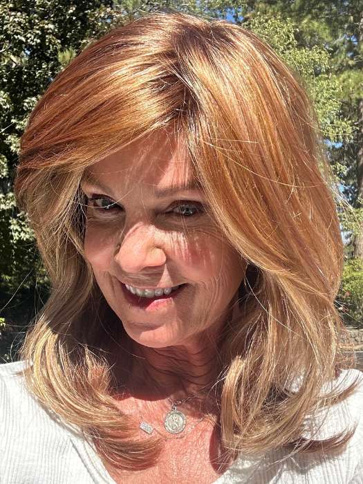 Susan Sparks @an_affair_with_hair in color CREAMED-COFFEE | Medium Brown roots and base with Cinnamon and Golden Blonde highlights- DIRECT SUNLIGHT