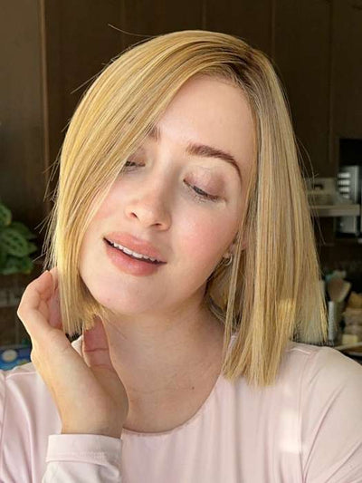 Steph @wigswithsteph wearing SANTA MONICA by BELLETRESS in color CARAMEL BLONDE R | Light Brown Rooted, with a blend of Light Gold Blonde, hint of Strawbery Blonde and Light Auburn with the balance of Cool, Light Blonde Highlights.
