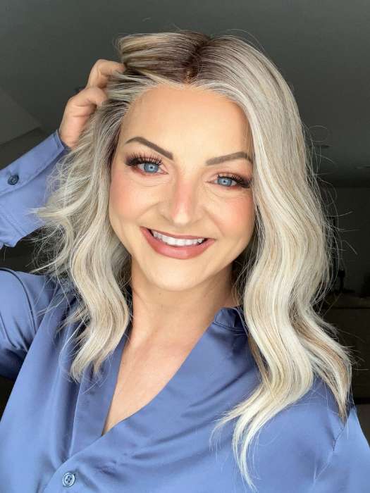 Sandy @i_be_wiggin wearing MIU by BELLETRESS in color BURNT BISCUIT BLONDE | A Blend of Sand, Honey, and Creamy Soft Blonde with a Medium Root
