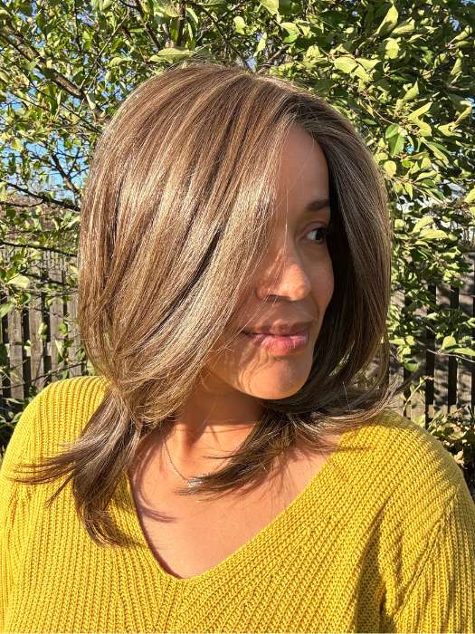 Brea @getwiggywithbrea wearing DREW by JON RENAU in color 8RH14 MOUSSE CAKE | Medium Brown with 33% Medium Natural Blonde Highlights
