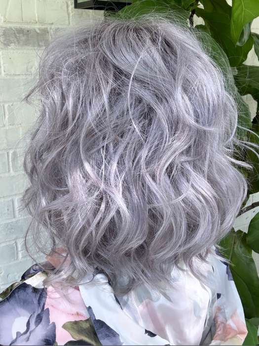 Marcie Mertz @wig.obsessed wearing BREEZY WAVEZ by RENE OF PARIS in color LUNAR-HAZE | Periwinkle Base with Off-Black Roots
