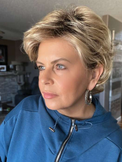 Donna @style.me.ageless wearing DAILY by ELLEN WILLE in color CHAMPAGNE ROOTED 22.20.25 | Light Beige Blonde, Medium Honey Blonde, and Platinum Blonde blend with Dark Roots