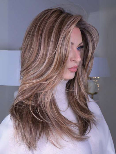 Sandy @i_be_wiggin wears SIZZLE by TRESSALLURE in color 17/23/R8 | Beige Blonde and Auburn Blended with Medium Brown Roots