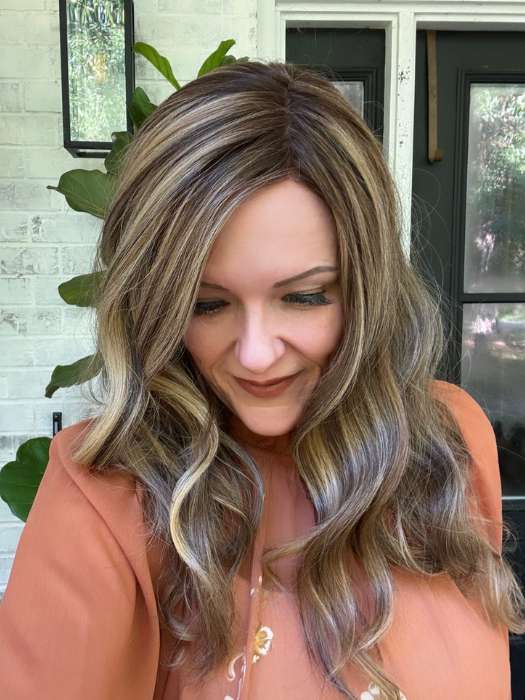 Marcie Mertz @wig.obsessed wearing STREAM by ELLEN WILLE in color BERNSTEIN ROOTED 12.26.19 | Lightest Brown and Light Golden Blonde with Light Honey Blonde Blend and Shaded Roots
