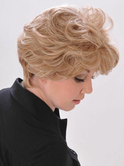 A hand-tied cap allows natural movement and volume | Color: 10/16